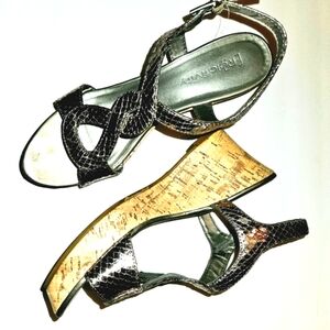 Relativity sandals wedge 9 M silver